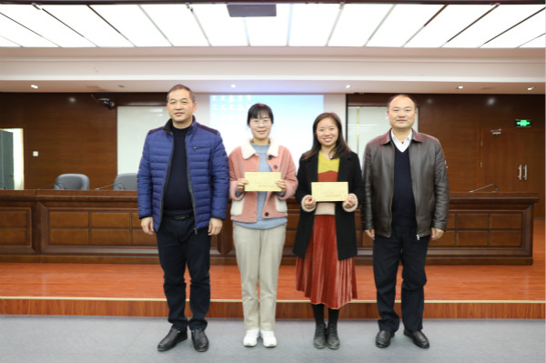 表彰标兵.jpg 表彰标兵.jpg