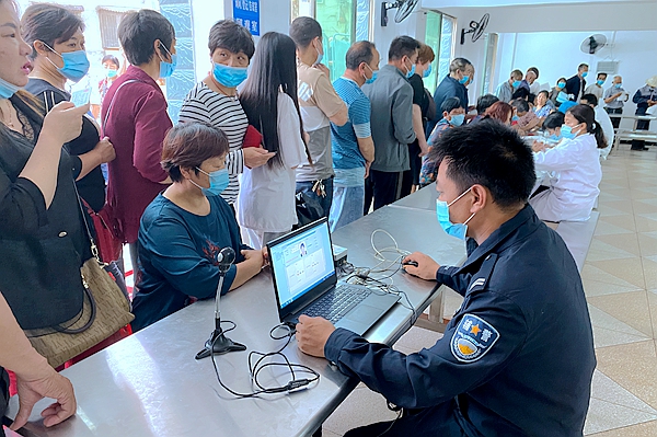 在医院设指纹补采点。.jpg