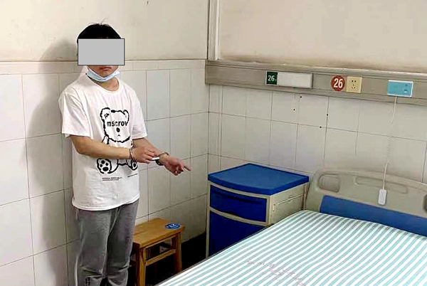 嫌疑人指认作案现场3.jpg