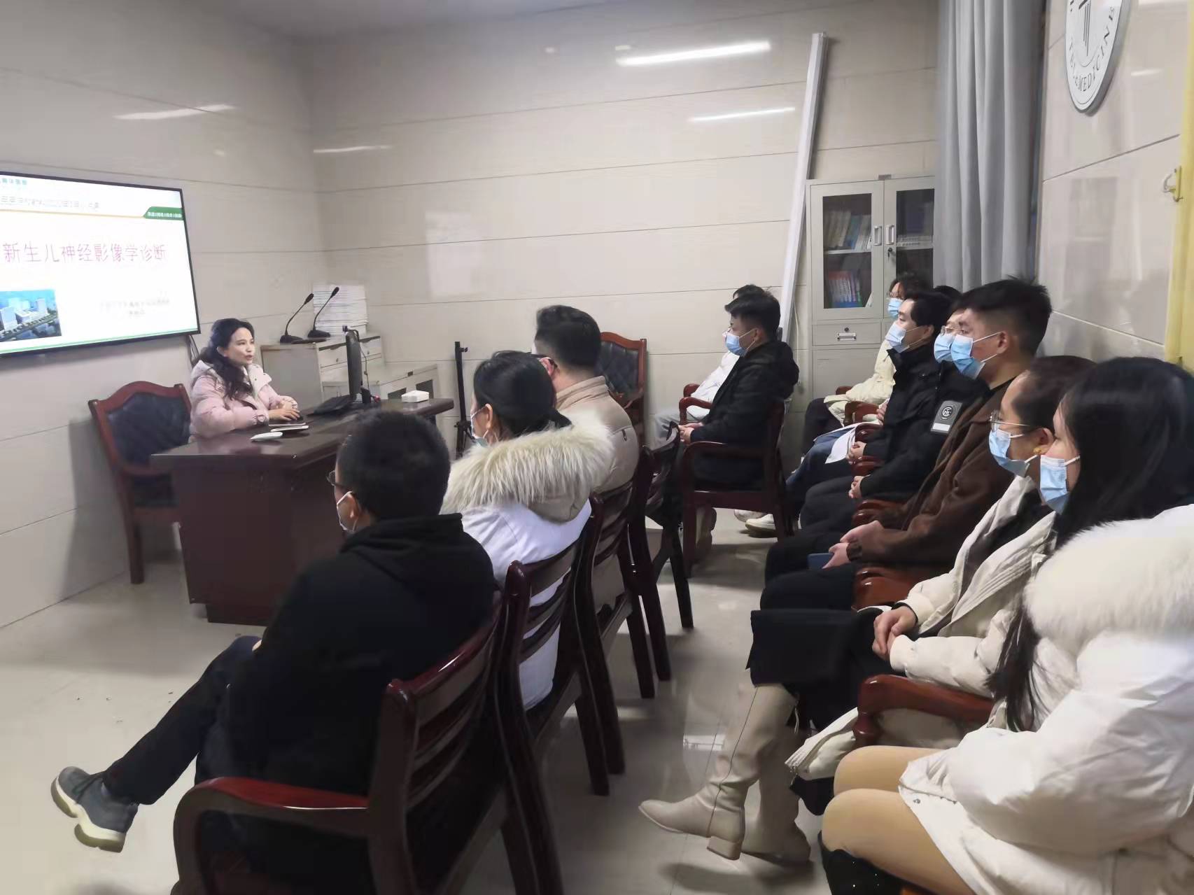 专家驻点支援座谈会在县人民医院召开1.jpg 专家驻点支援座谈会在县人民医院召开1.jpg