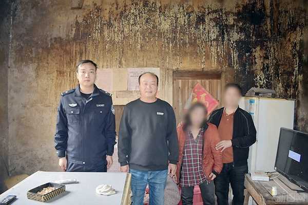 民警上門(mén)服務(wù)。2_副本.jpg